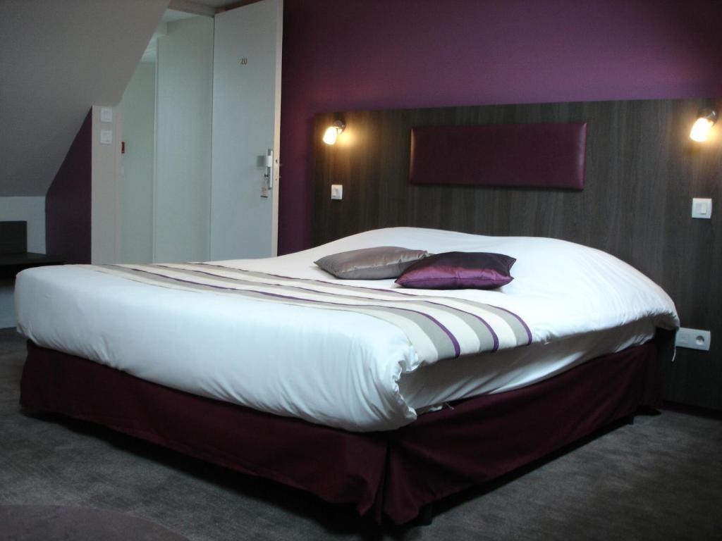 Logis Hotel Spa Restaurant Au Site Normand Clecy Room photo