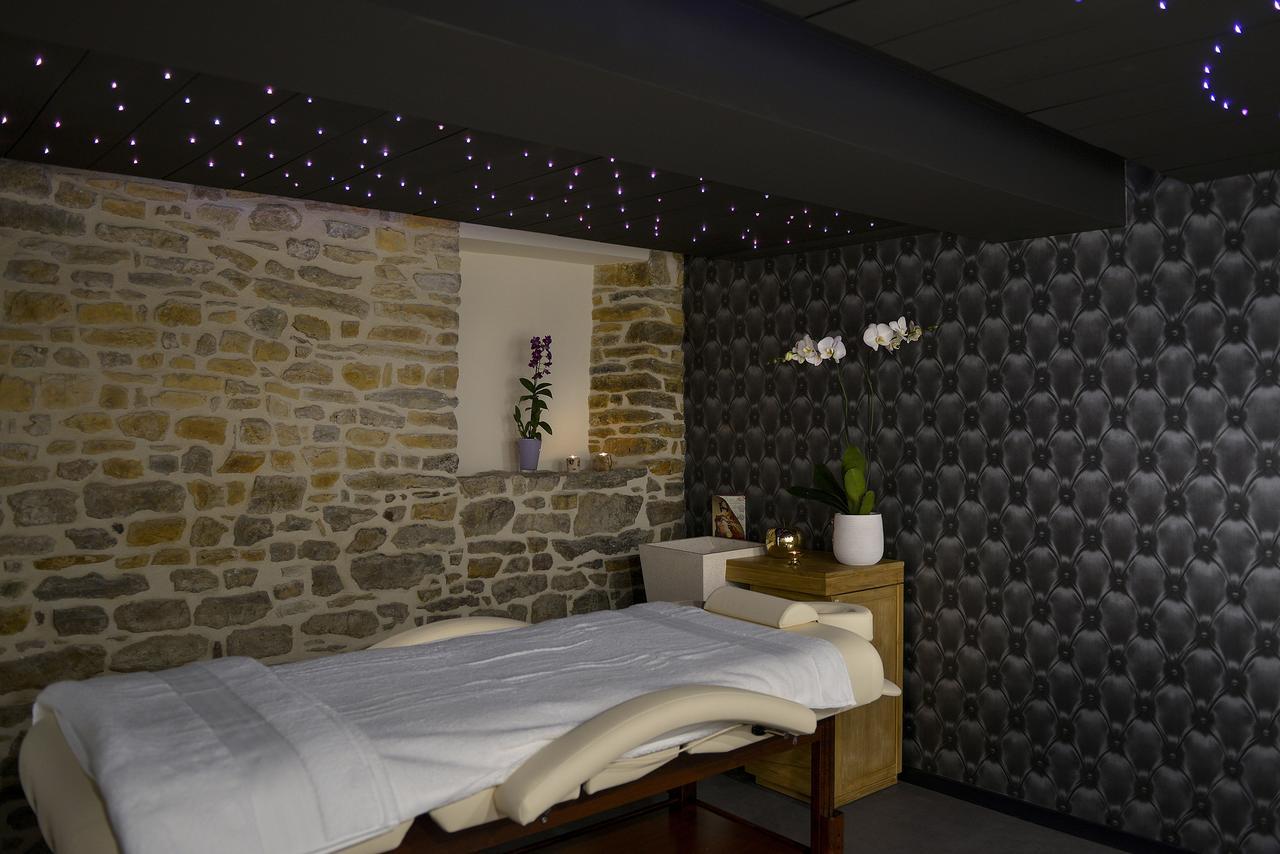 Logis Hotel Spa Restaurant Au Site Normand Clecy Exterior photo